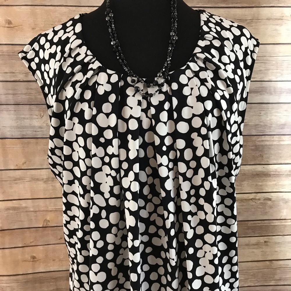 1x Jones Studio tank shell blouse black white